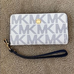 Authentic Michael Kors wallet/phone case